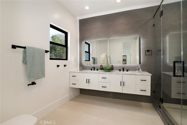 5200 Avenida Oriente, Tarzana, CA 91356