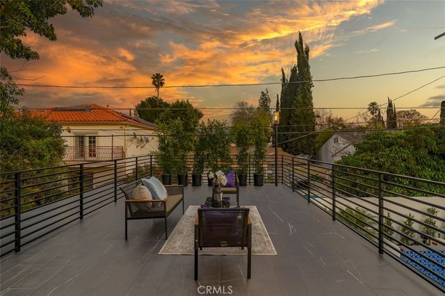 5200 Avenida Oriente, Tarzana, CA 91356