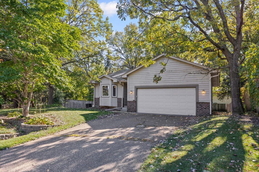 1776 133rd Avenue NW, Coon Rapids, MN 55448