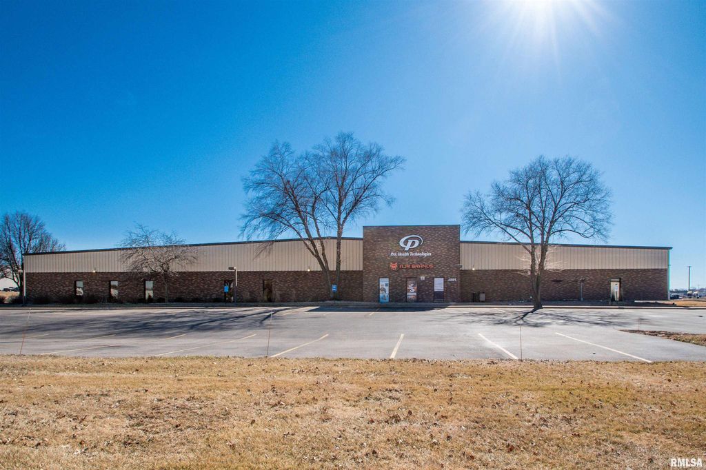 1805 Riverway Drive, Pekin, IL 61554