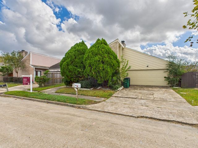 7611 Hopewell Lane, Houston, TX 77071