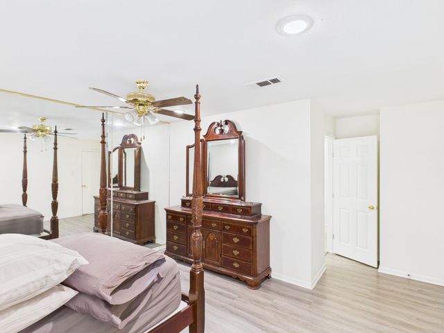 7611 Hopewell Lane, Houston, TX 77071