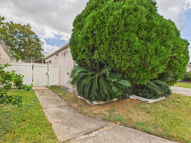 7611 Hopewell Lane, Houston, TX 77071