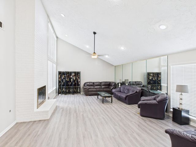 7611 Hopewell Lane, Houston, TX 77071