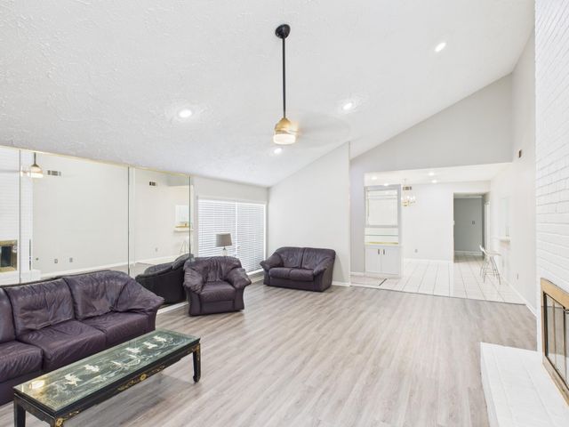 7611 Hopewell Lane, Houston, TX 77071