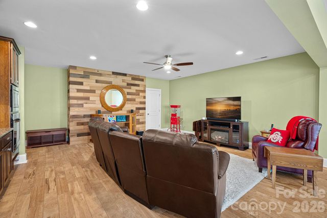 9903 Manor View Drive NW, Concord, NC 28027