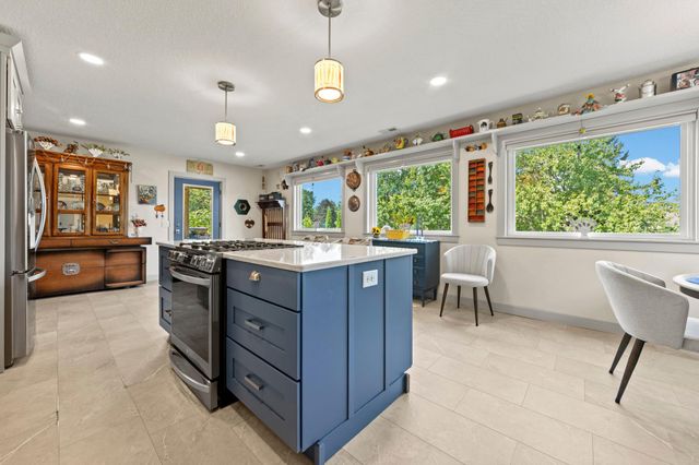 16851 Javelin Avenue, Lakeville, MN 55044