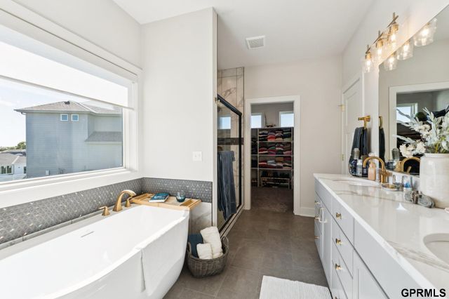 12511 Schirra Circle, Papillion, NE 68046