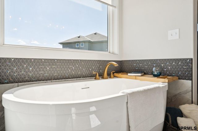12511 Schirra Circle, Papillion, NE 68046