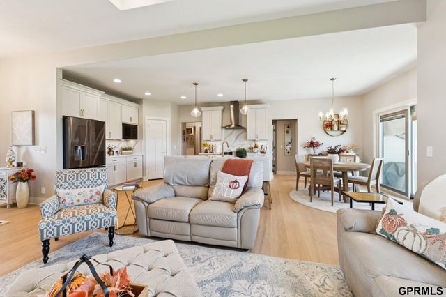 12511 Schirra Circle, Papillion, NE 68046