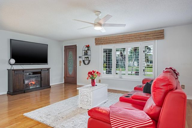 509 LAKEVIEW DRIVE, Oldsmar, FL 34677