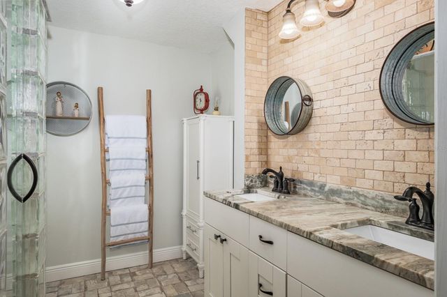 509 LAKEVIEW DRIVE, Oldsmar, FL 34677