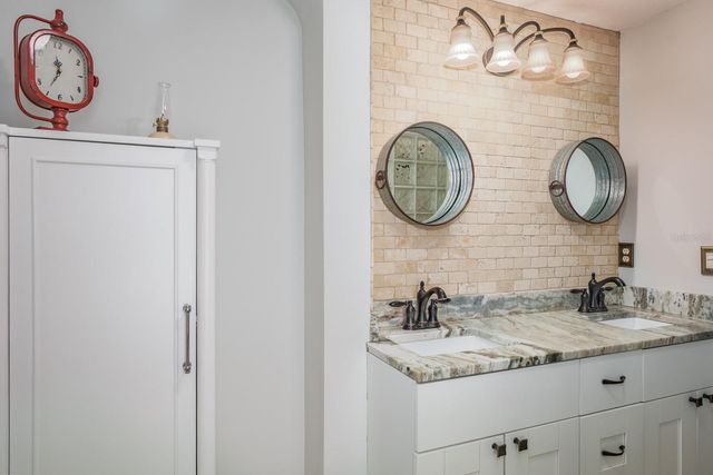 509 LAKEVIEW DRIVE, Oldsmar, FL 34677