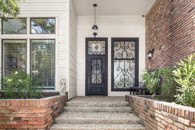 1424 Travis Circle S, Irving, TX 75038