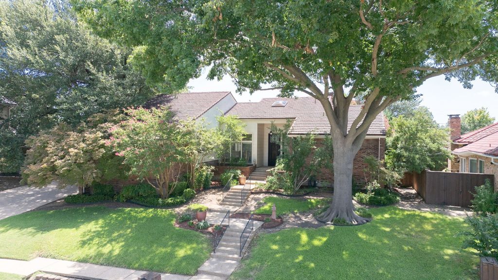 1424 Travis Circle S, Irving, TX 75038