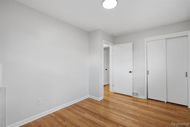 8585 Dixie Lane, Dearborn Heights, MI 48127