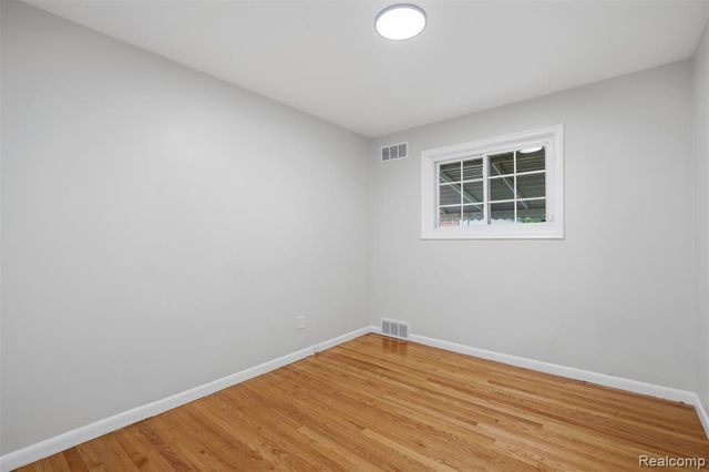8585 Dixie Lane, Dearborn Heights, MI 48127