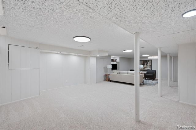 8585 Dixie Lane, Dearborn Heights, MI 48127