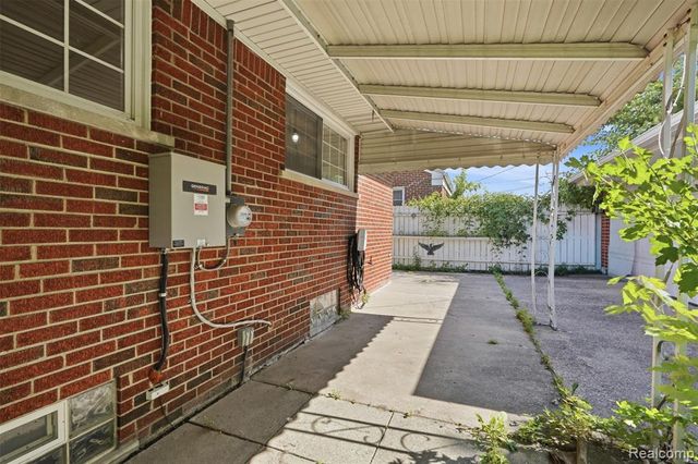 8585 Dixie Lane, Dearborn Heights, MI 48127
