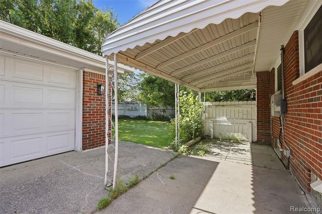 8585 Dixie Lane, Dearborn Heights, MI 48127