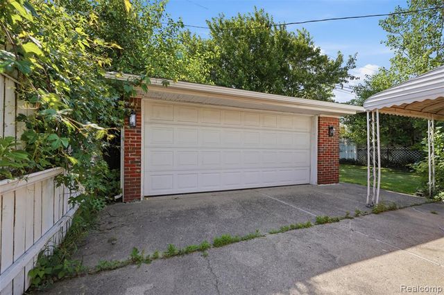 8585 Dixie Lane, Dearborn Heights, MI 48127