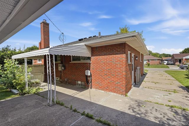 8585 Dixie Lane, Dearborn Heights, MI 48127
