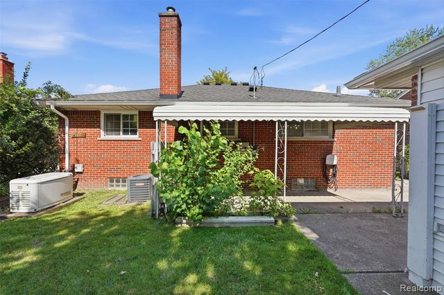 8585 Dixie Lane, Dearborn Heights, MI 48127