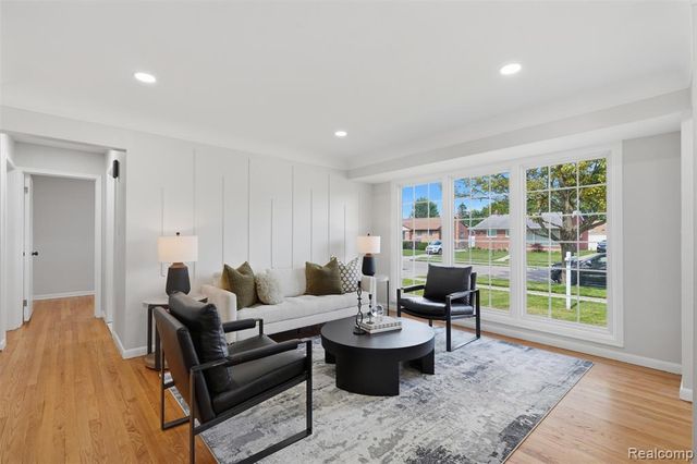 8585 Dixie Lane, Dearborn Heights, MI 48127