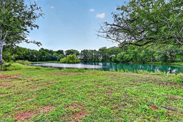 622 County Road 460, Stockdale, TX 78160