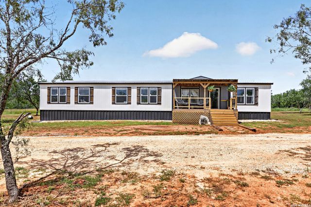 622 County Road 460, Stockdale, TX 78160