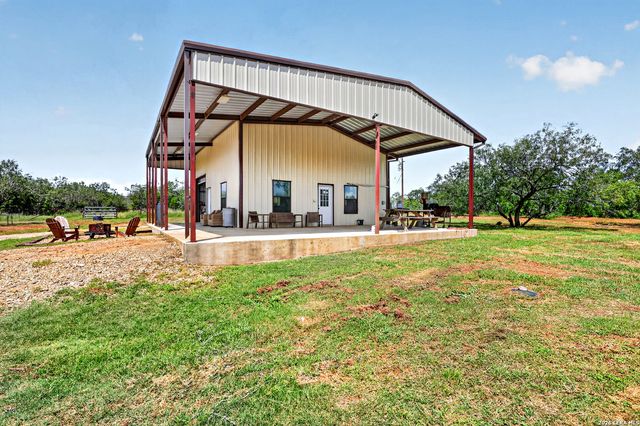 622 County Road 460, Stockdale, TX 78160