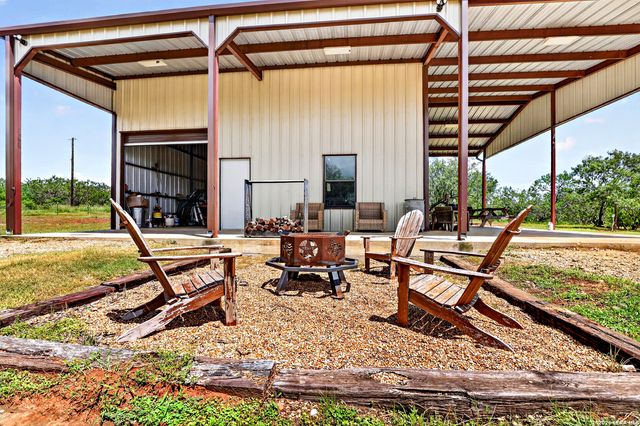 622 County Road 460, Stockdale, TX 78160