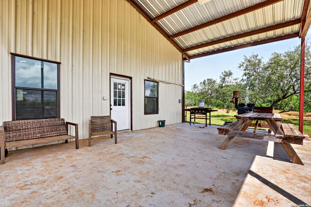 622 County Road 460, Stockdale, TX 78160