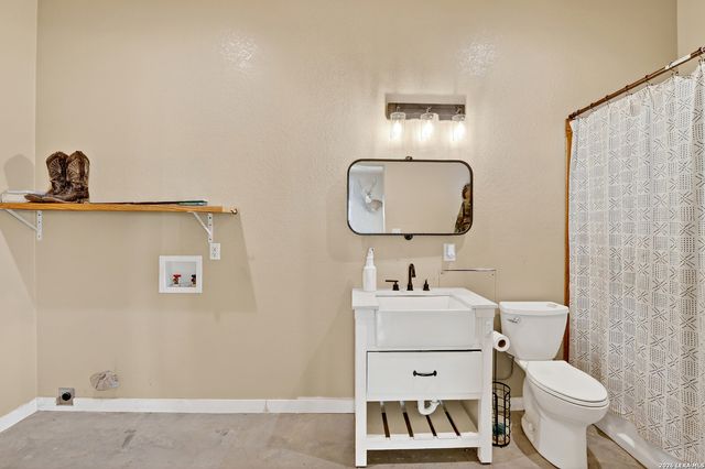 622 County Road 460, Stockdale, TX 78160