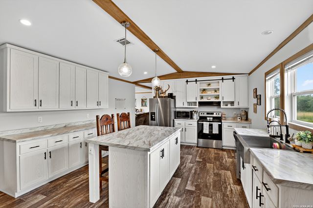 622 County Road 460, Stockdale, TX 78160