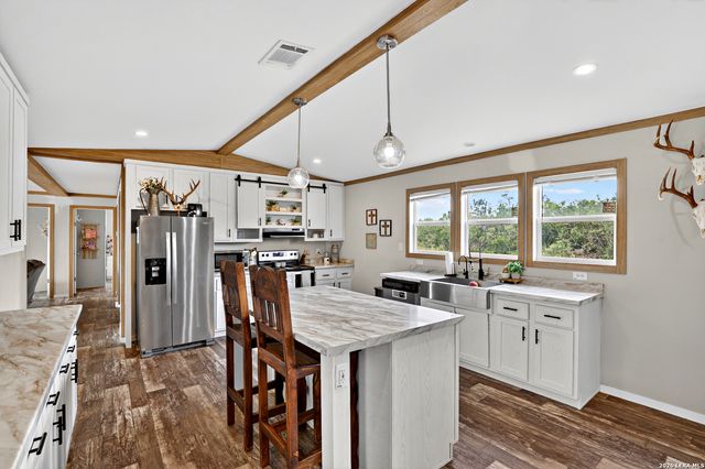 622 County Road 460, Stockdale, TX 78160