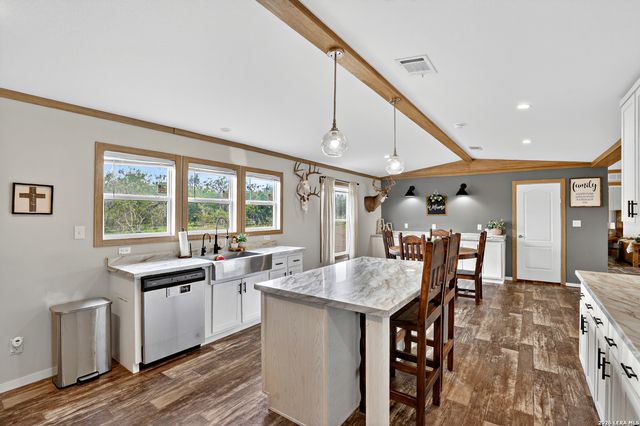 622 County Road 460, Stockdale, TX 78160