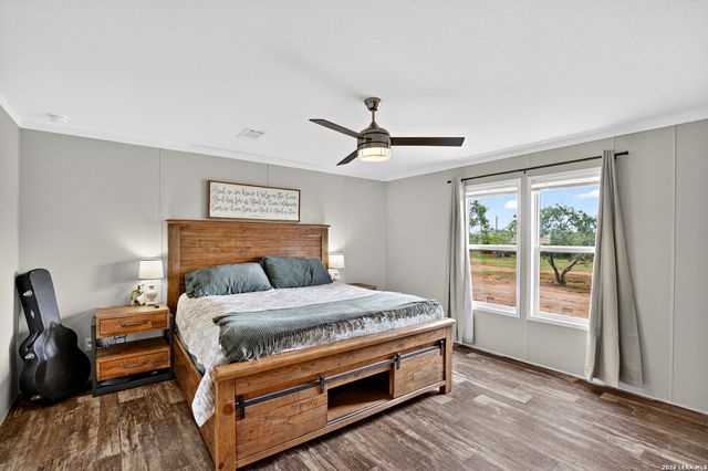 622 County Road 460, Stockdale, TX 78160