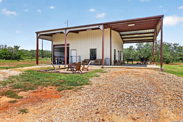 622 County Road 460, Stockdale, TX 78160