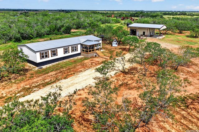 622 County Road 460, Stockdale, TX 78160