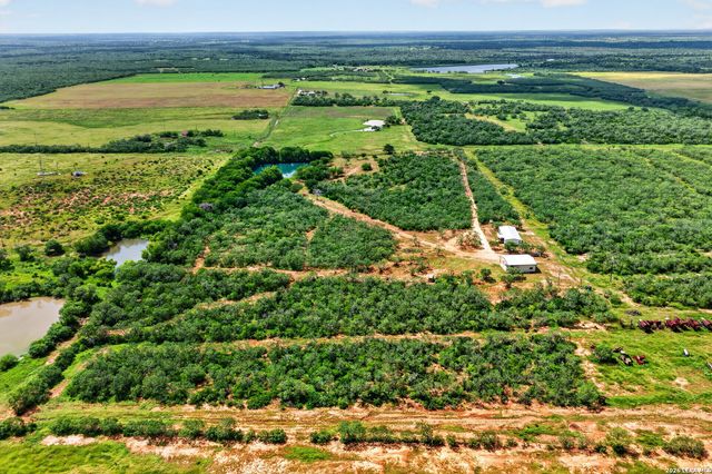 622 County Road 460, Stockdale, TX 78160