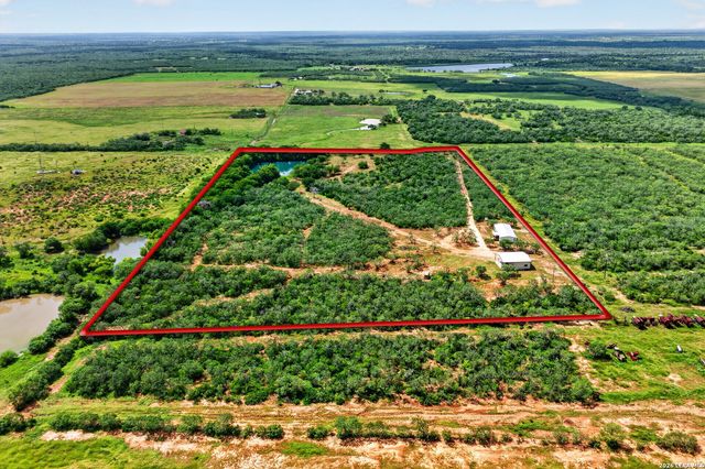 622 County Road 460, Stockdale, TX 78160