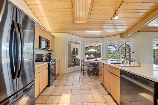 10252 Shireoaks Lane, Boca Raton, FL 33498
