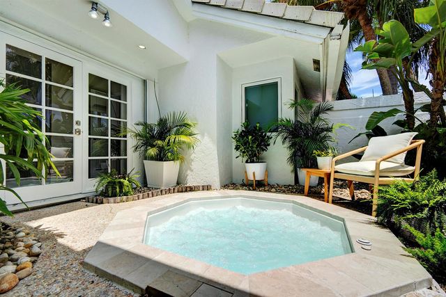10252 Shireoaks Lane, Boca Raton, FL 33498