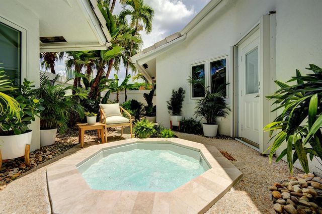 10252 Shireoaks Lane, Boca Raton, FL 33498