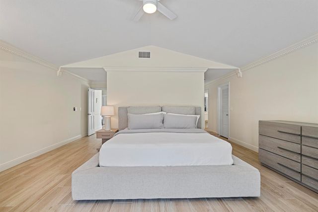 10252 Shireoaks Lane, Boca Raton, FL 33498