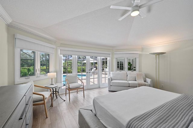 10252 Shireoaks Lane, Boca Raton, FL 33498