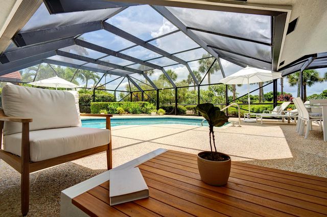 10252 Shireoaks Lane, Boca Raton, FL 33498
