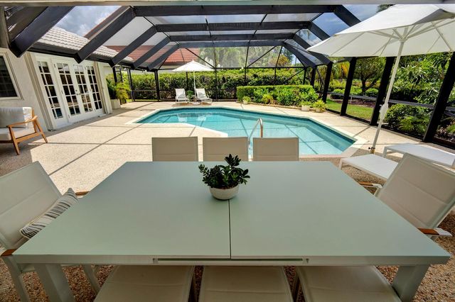10252 Shireoaks Lane, Boca Raton, FL 33498