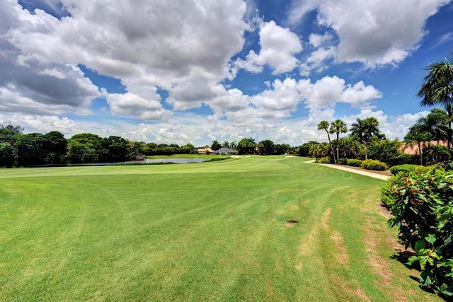 10252 Shireoaks Lane, Boca Raton, FL 33498